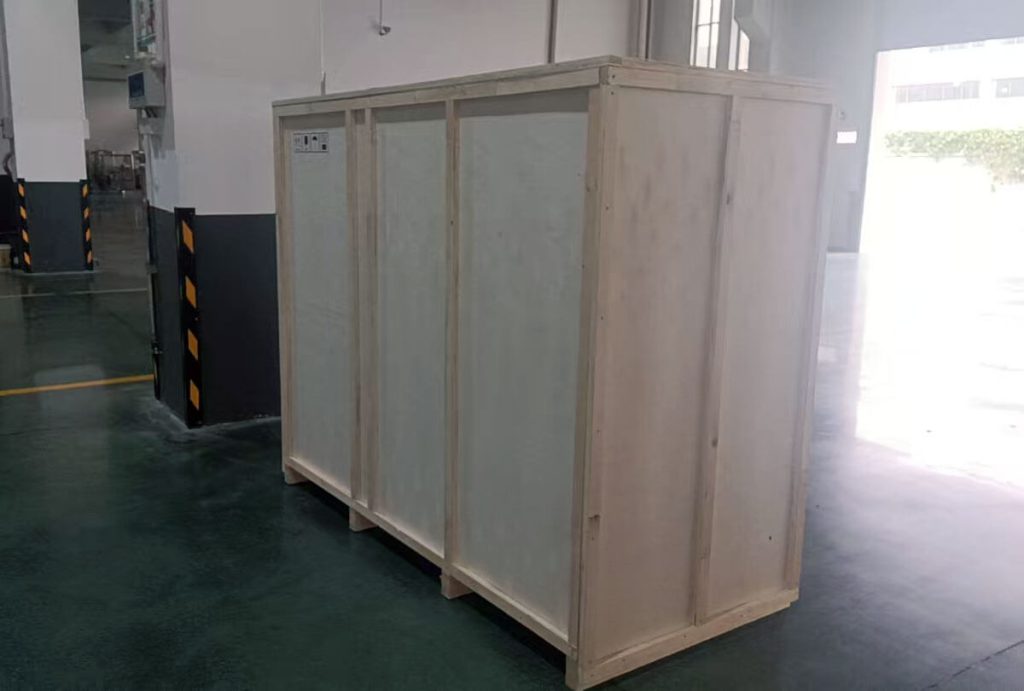 etykieciarka automatyczna zapakowana w skrzyni