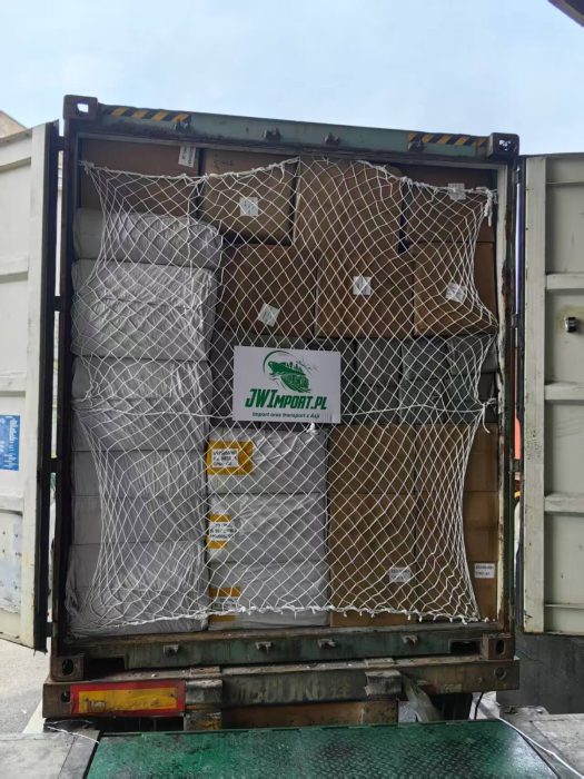 import-z-chin-zaladowany-kontenert-sciagaczkami-do-wody-JWImport